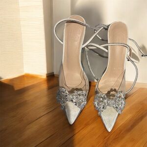 Elegant Silver Women's Shoes with Crystal Embellishments